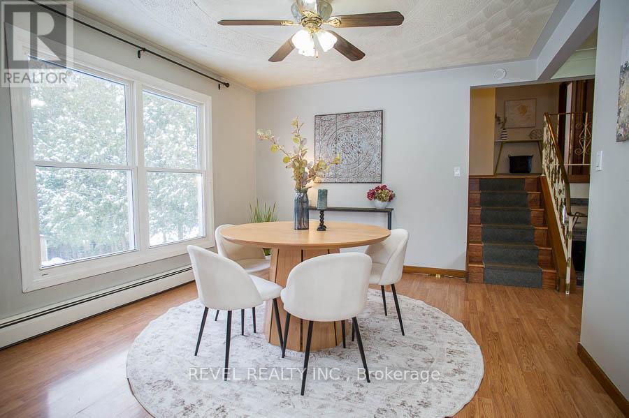 104 Hillside Avenue, Norfolk, ON - Indoor Photo Showing Dining Room