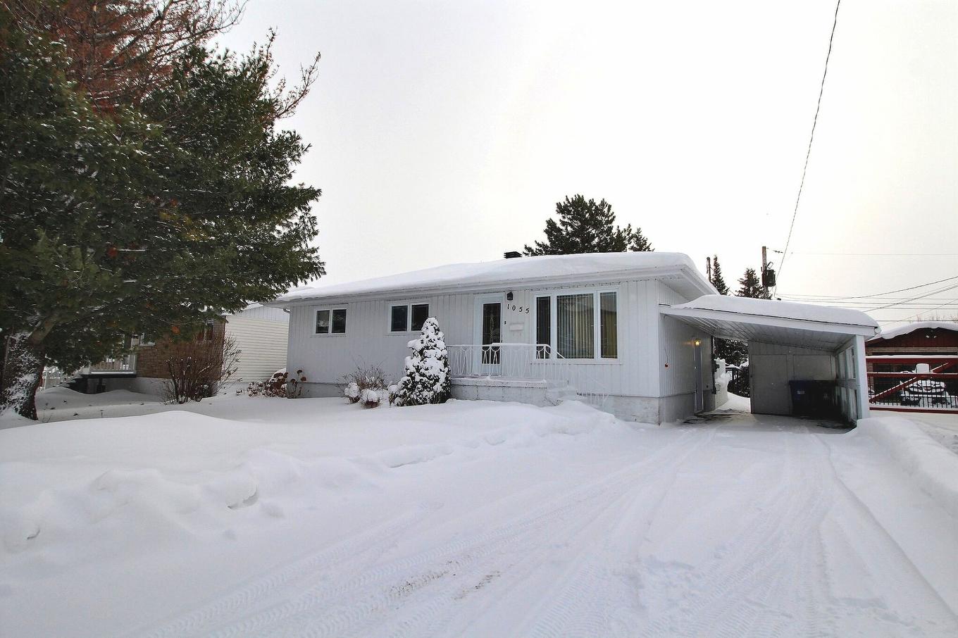 Façade - 1055 Av. Des Érables, Val-D'Or, QC - Outdoor