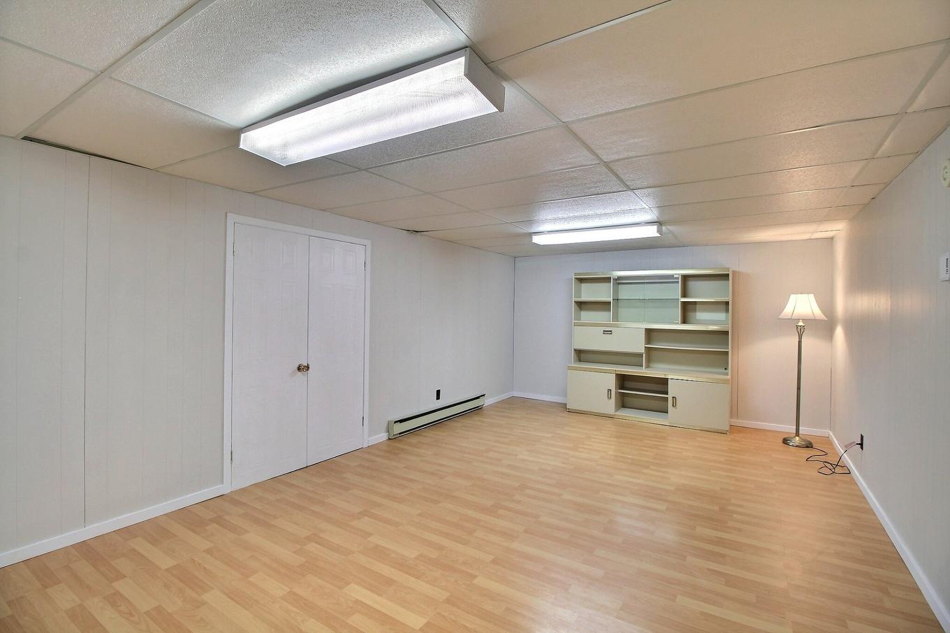 Salle familiale - 1055 Av. Des Érables, Val-D'Or, QC - Indoor