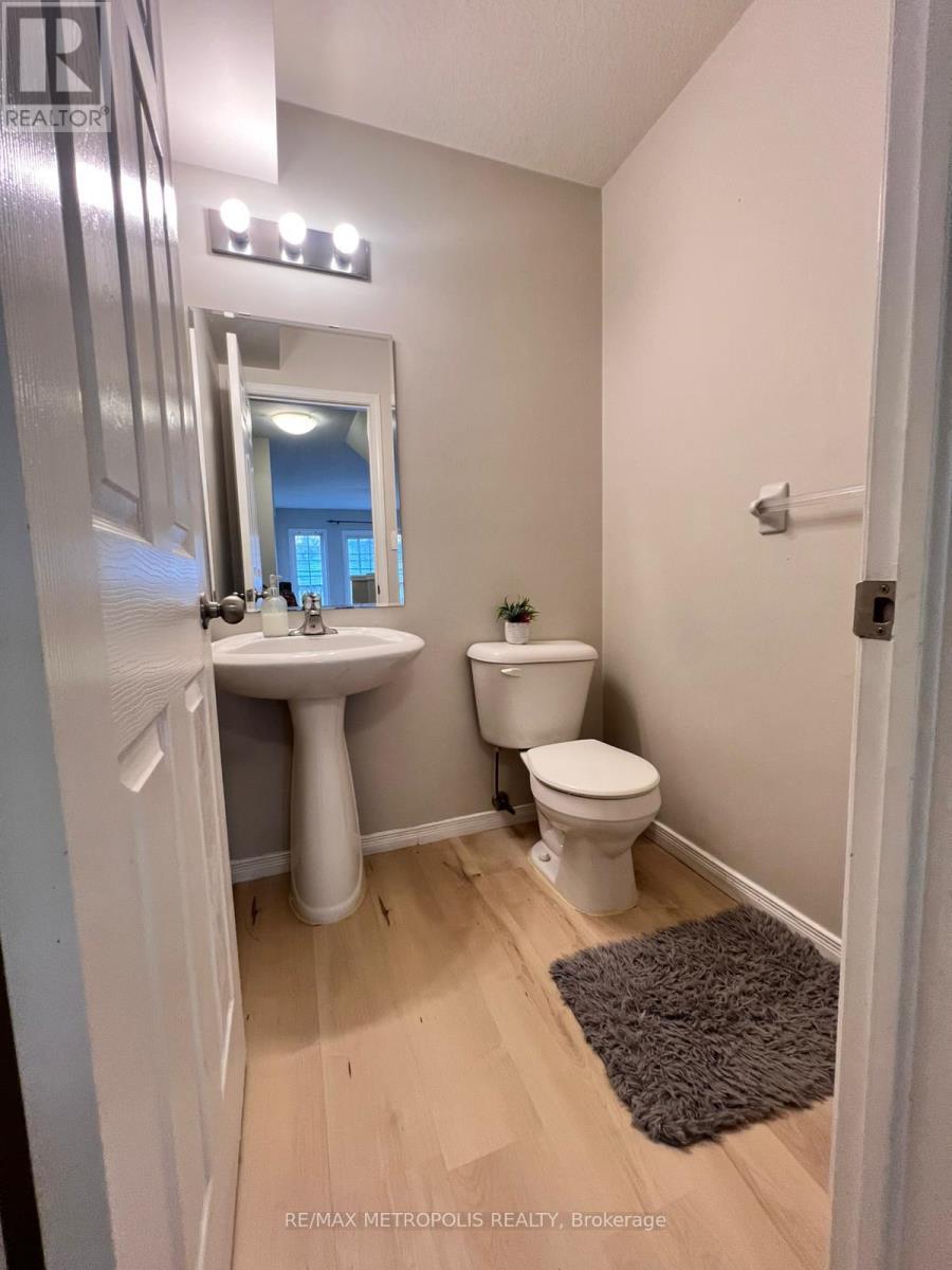 B10 - 155 Highland Crescent, Kitchener, ON - Indoor Photo Showing Bathroom