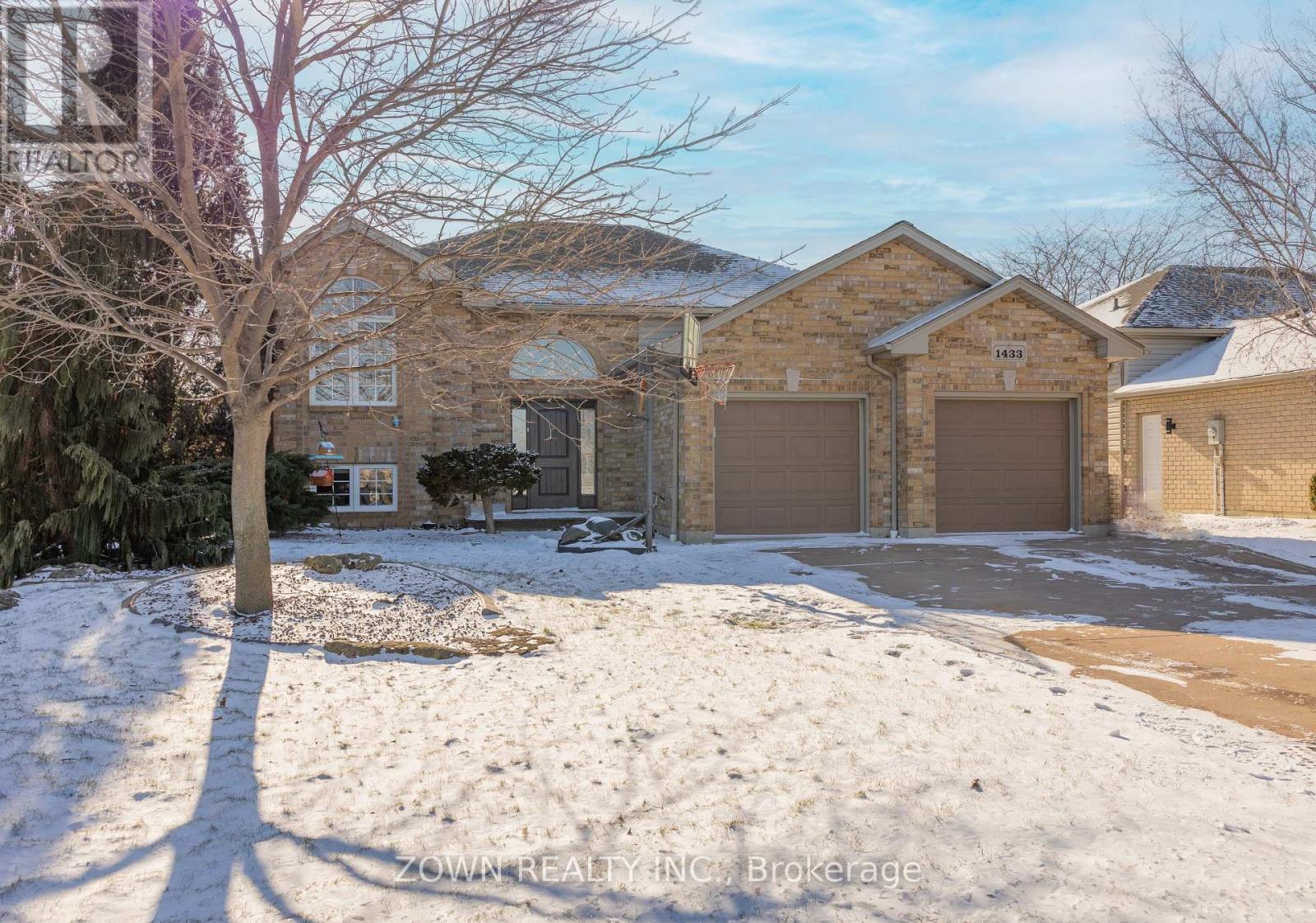 1433 Girard Drive, Lakeshore, ON - Outdoor