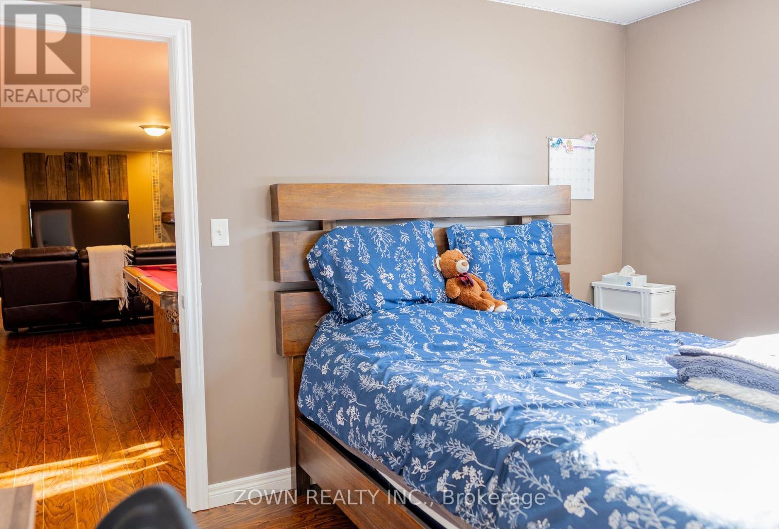 1433 Girard Drive, Lakeshore, ON - Indoor Photo Showing Bedroom