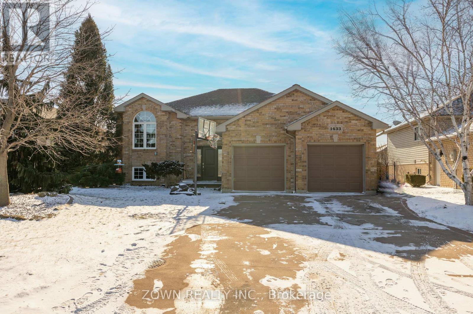 1433 Girard Drive, Lakeshore, ON - Outdoor