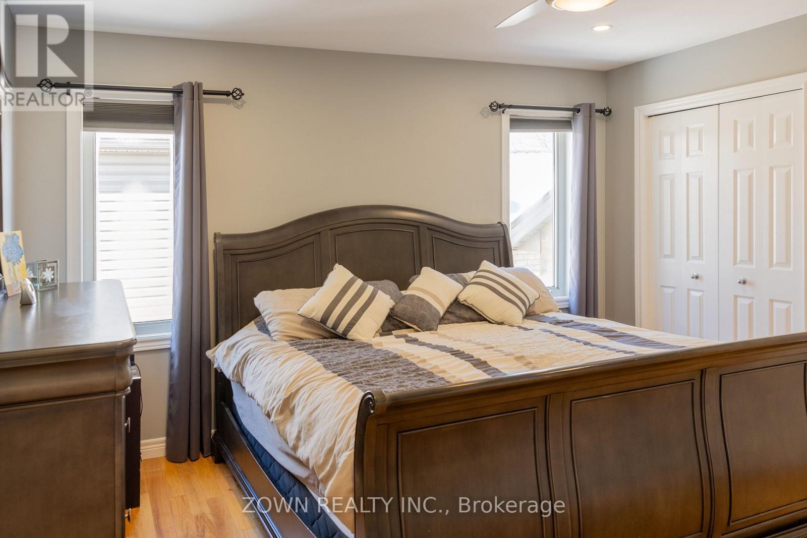1433 Girard Drive, Lakeshore, ON - Indoor Photo Showing Bedroom