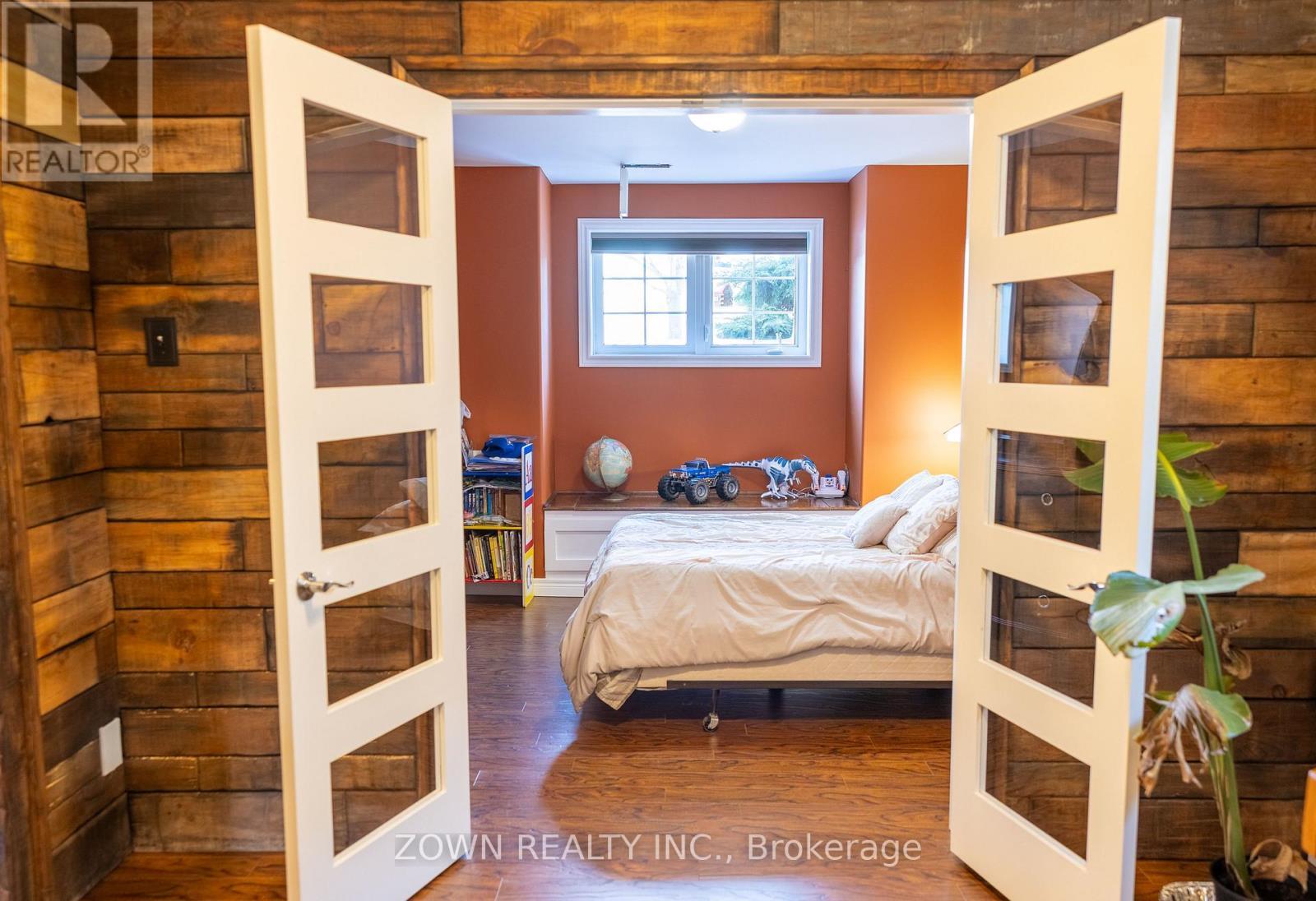 1433 Girard Drive, Lakeshore, ON - Indoor Photo Showing Bedroom