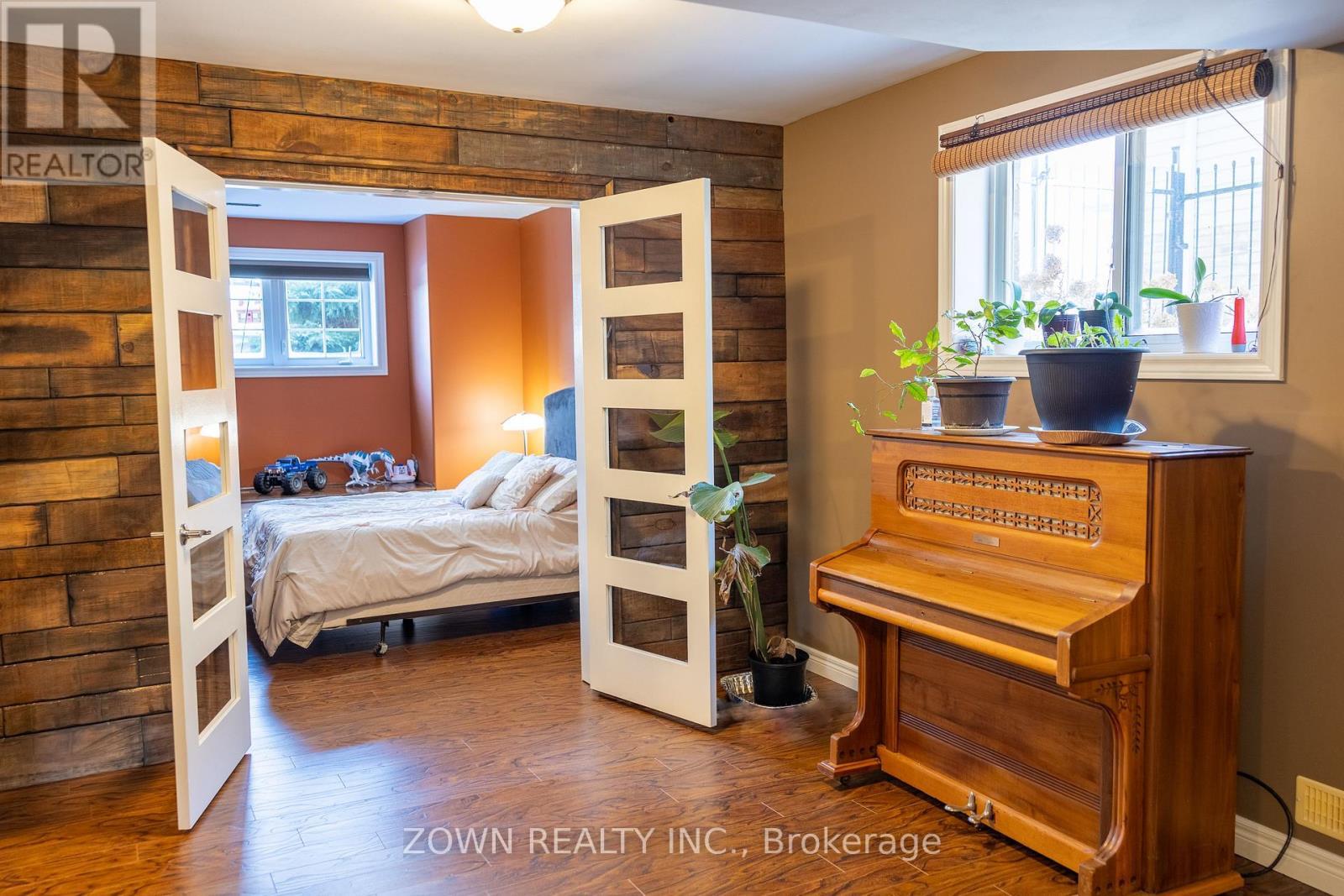1433 Girard Drive, Lakeshore, ON - Indoor Photo Showing Bedroom