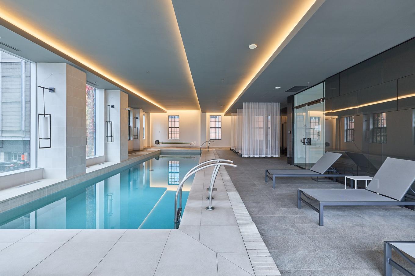 Piscine - 4502-1188 Rue St-Antoine O., Montréal (Ville-Marie), QC - Indoor Photo Showing Other Room With In Ground Pool