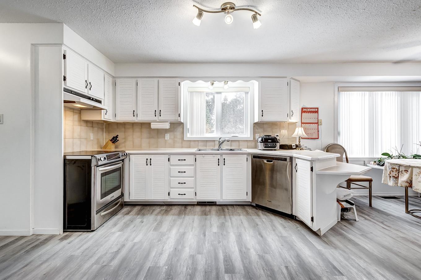 Cuisine - 1148 Rue Tecumseh, Dollard-Des-Ormeaux, QC - Indoor Photo Showing Kitchen