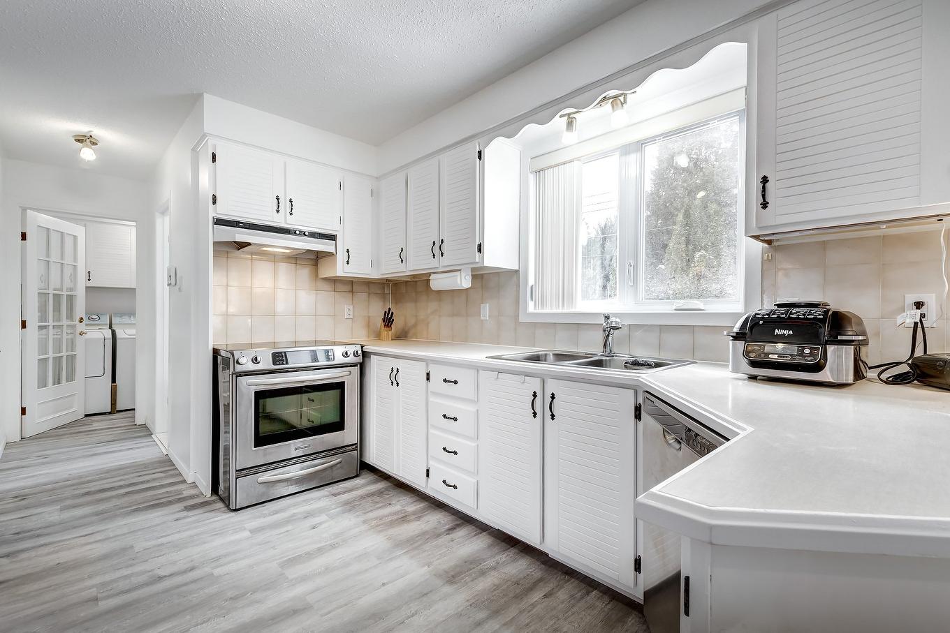 Cuisine - 1148 Rue Tecumseh, Dollard-Des-Ormeaux, QC - Indoor Photo Showing Kitchen With Double Sink