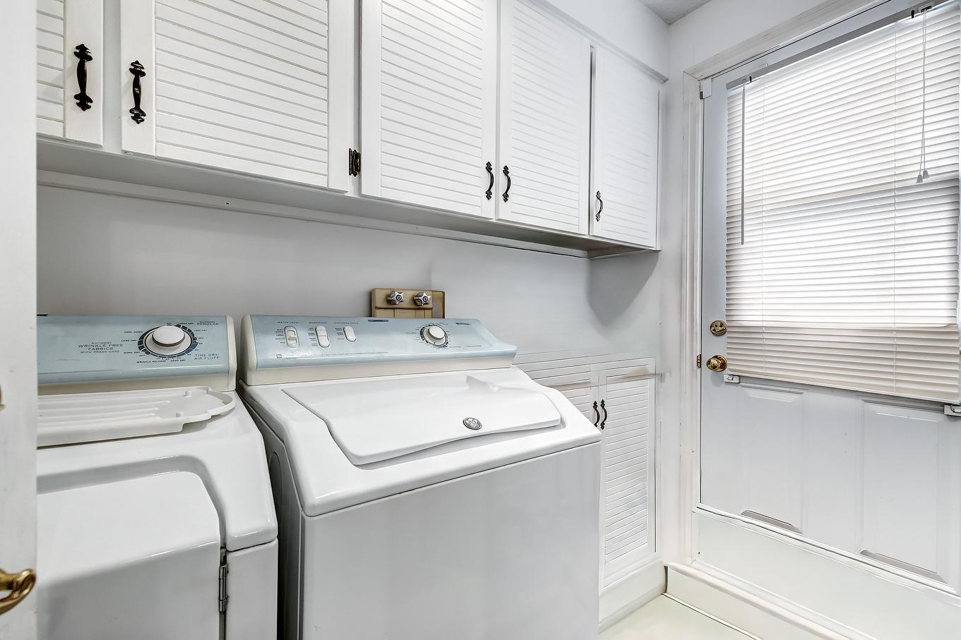 Salle de lavage - 1148 Rue Tecumseh, Dollard-Des-Ormeaux, QC - Indoor Photo Showing Laundry Room