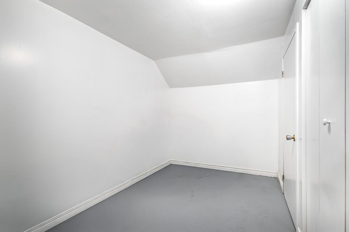 Cave/Chambre froide - 1148 Rue Tecumseh, Dollard-Des-Ormeaux, QC - Indoor Photo Showing Other Room