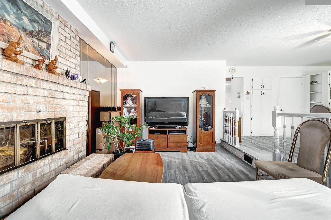 Salle familiale - 1148 Rue Tecumseh, Dollard-Des-Ormeaux, QC - Indoor Photo Showing Living Room With Fireplace