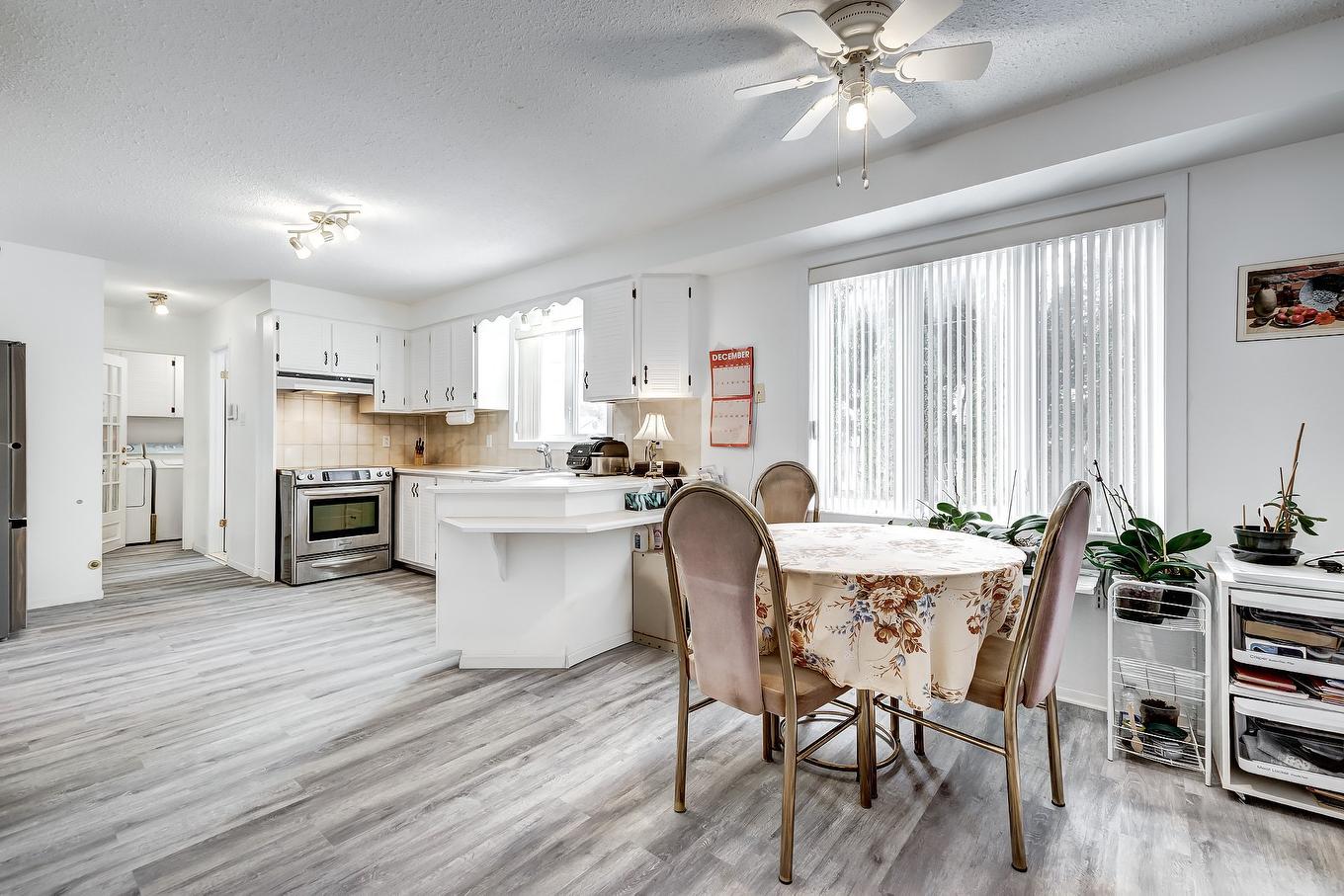 Coin-repas - 1148 Rue Tecumseh, Dollard-Des-Ormeaux, QC - Indoor