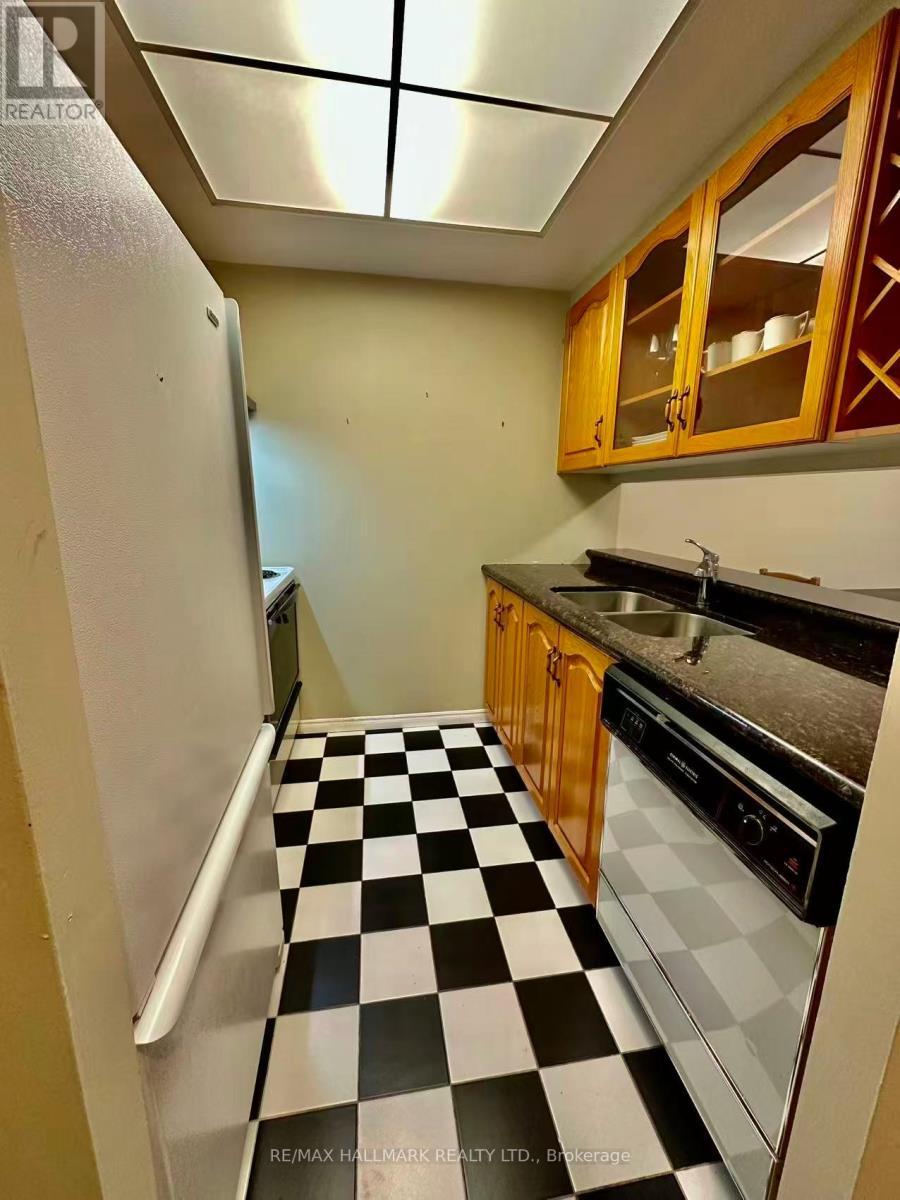 302 - 7 Bishop Avenue, Toronto, ON - Indoor