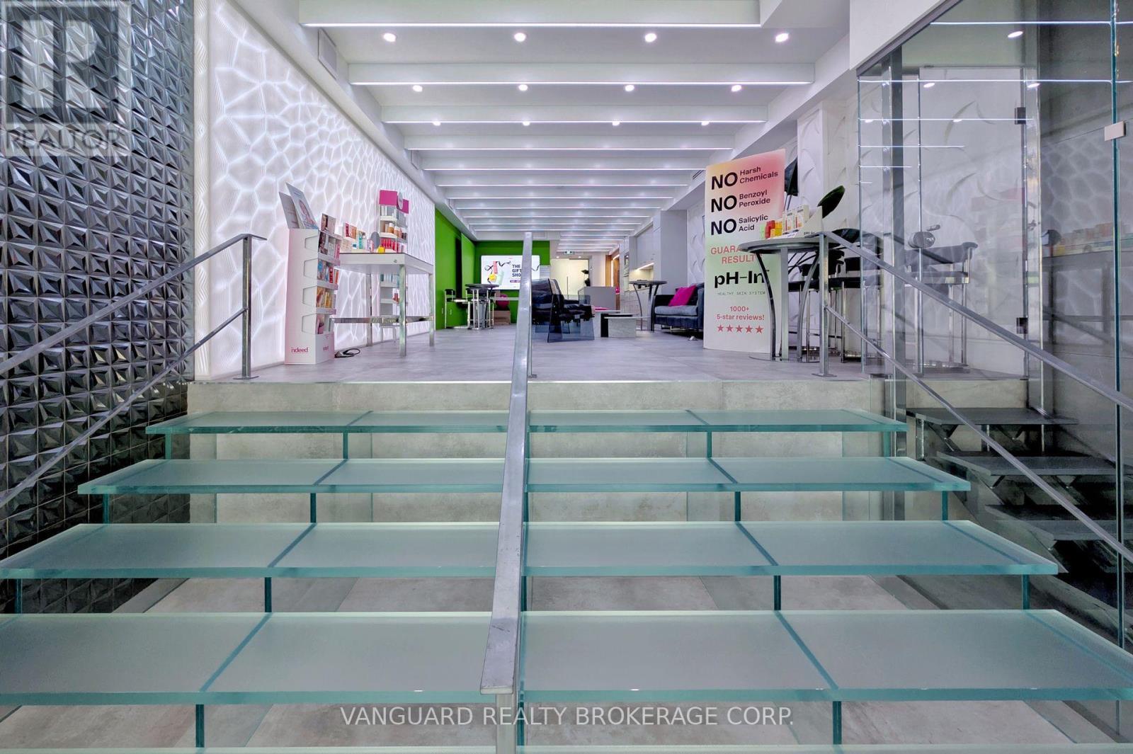 118 Avenue Road, Toronto, ON