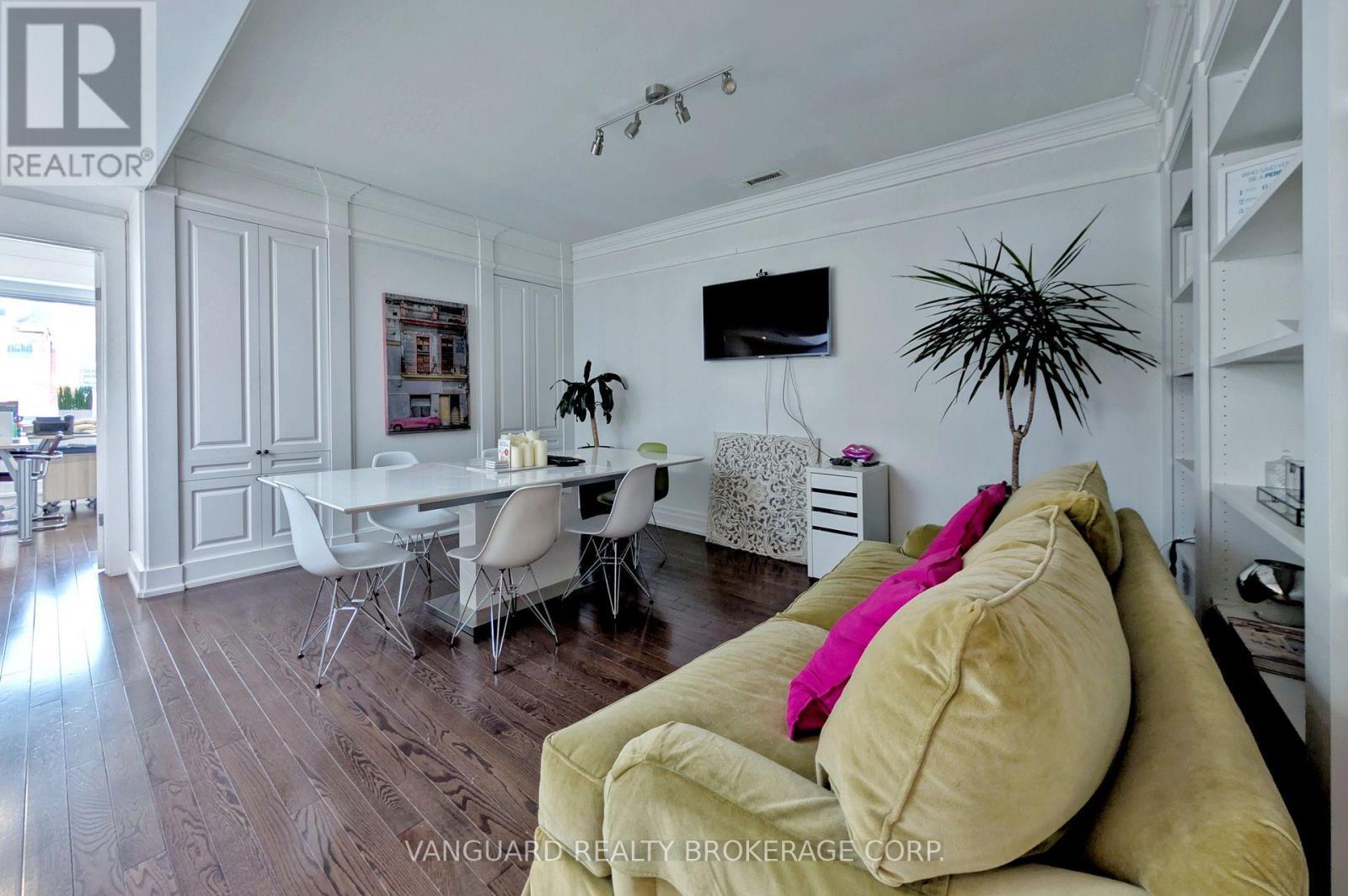 118 Avenue Road, Toronto, ON