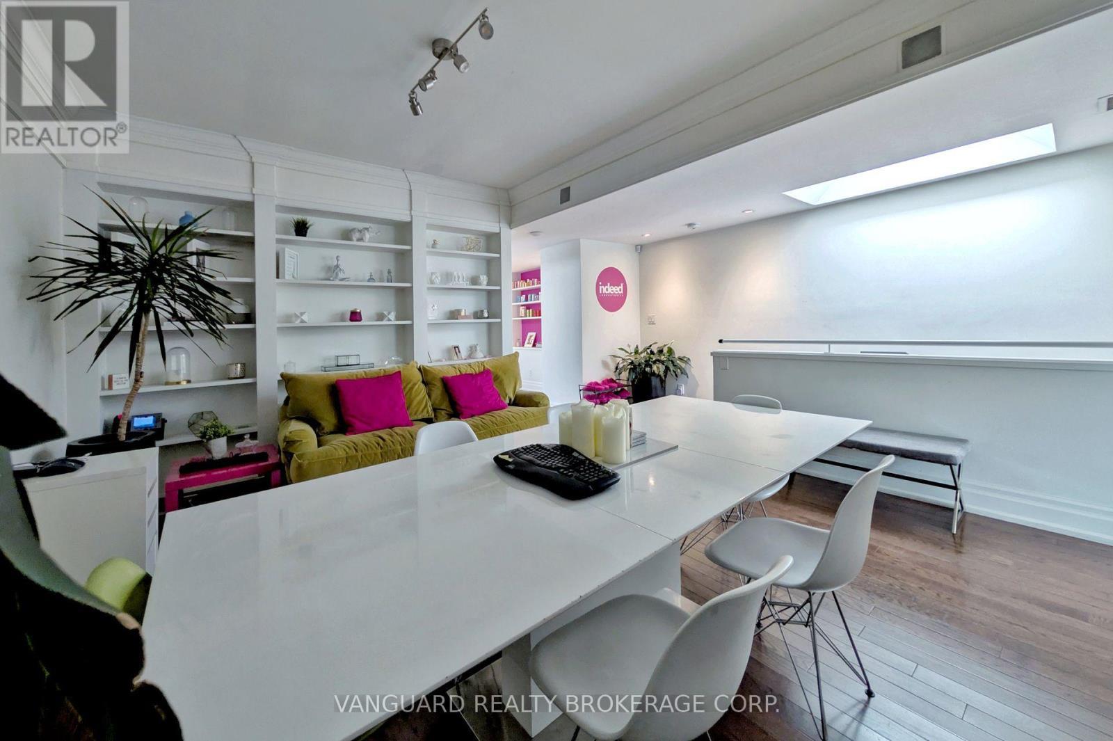 118 Avenue Road, Toronto, ON