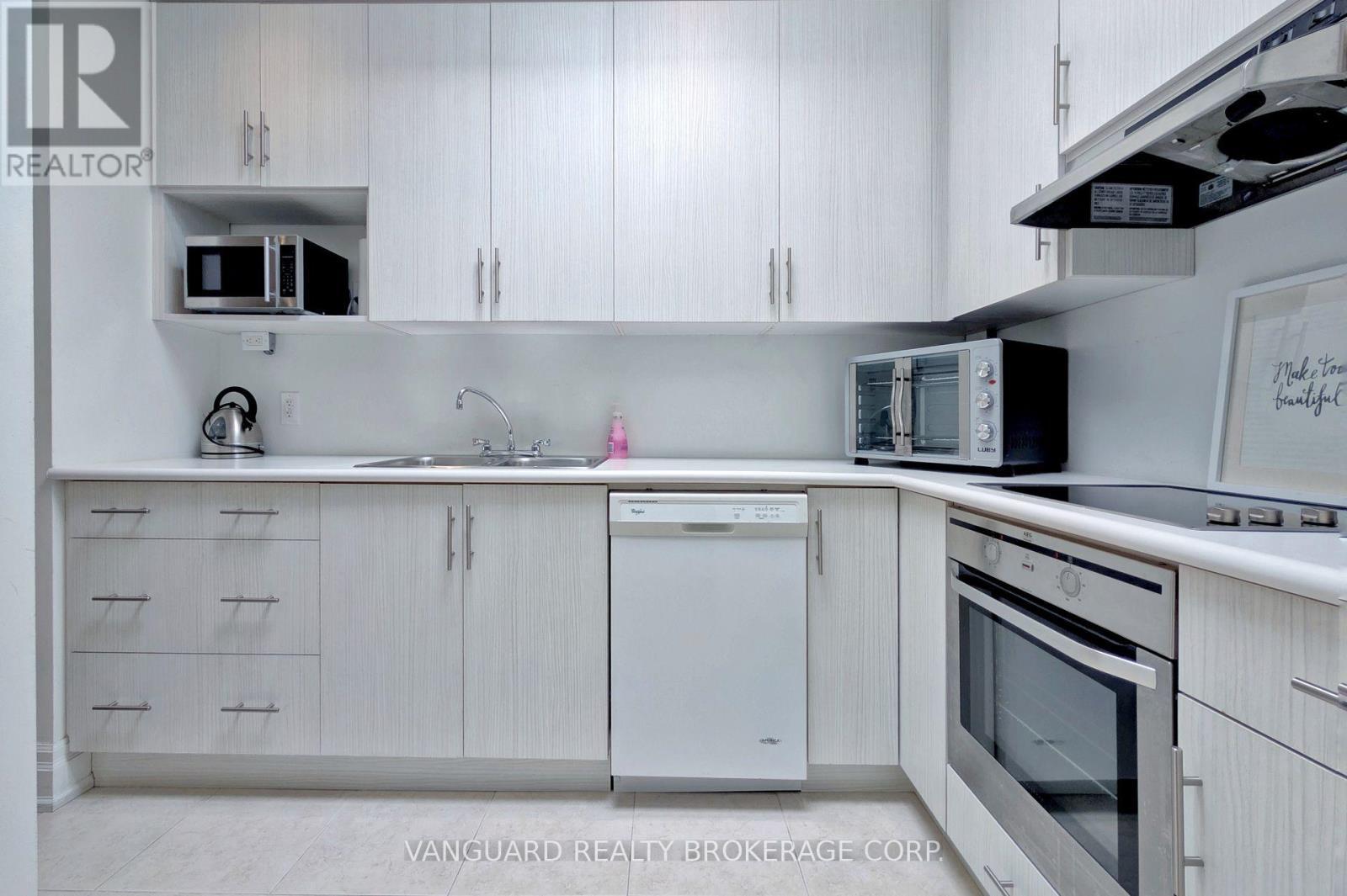 118 Avenue Road, Toronto, ON