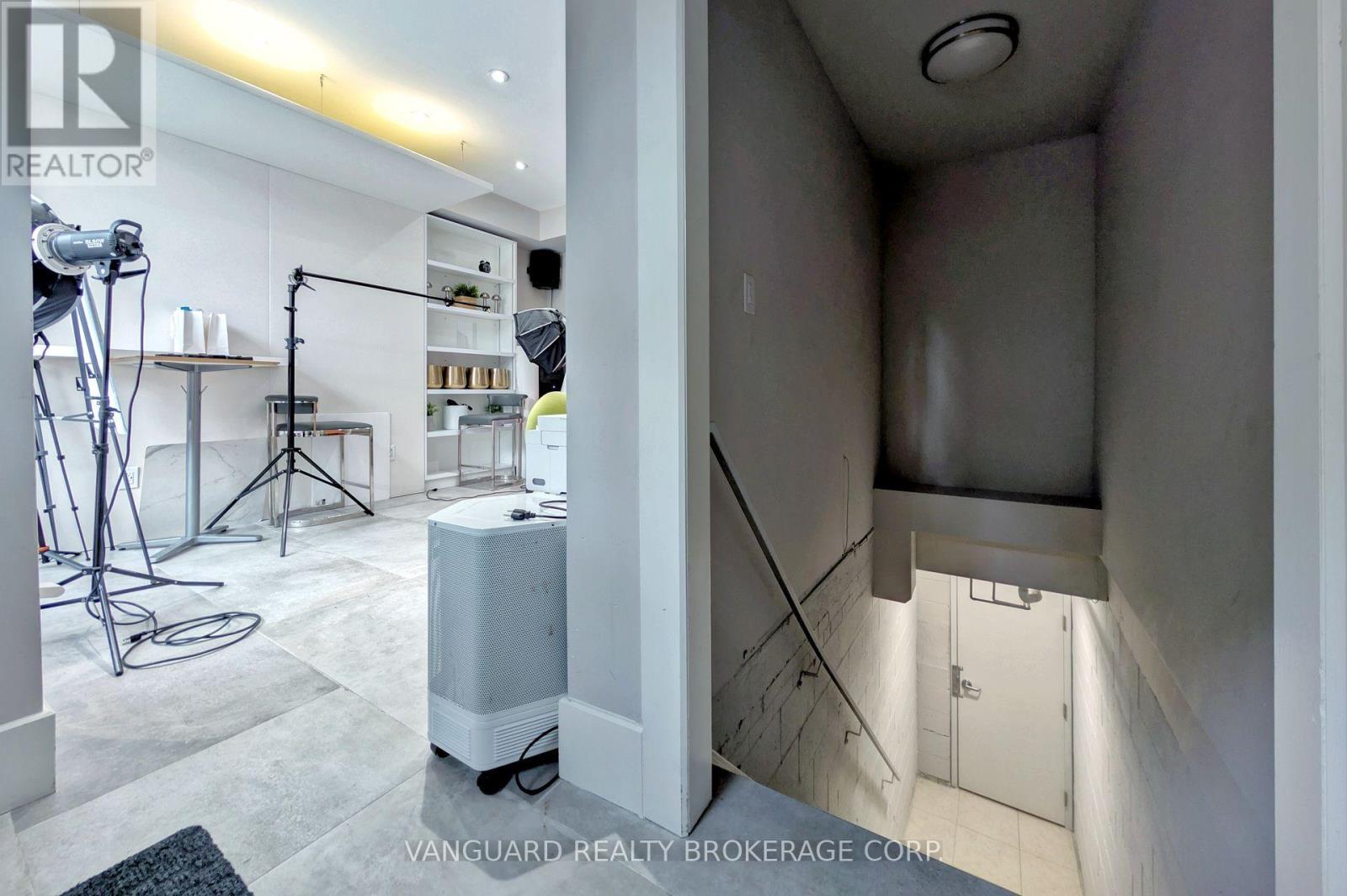 118 Avenue Road, Toronto, ON