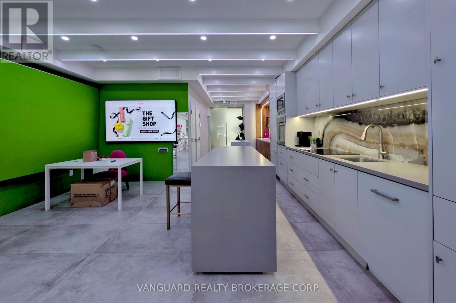 118 Avenue Road, Toronto, ON