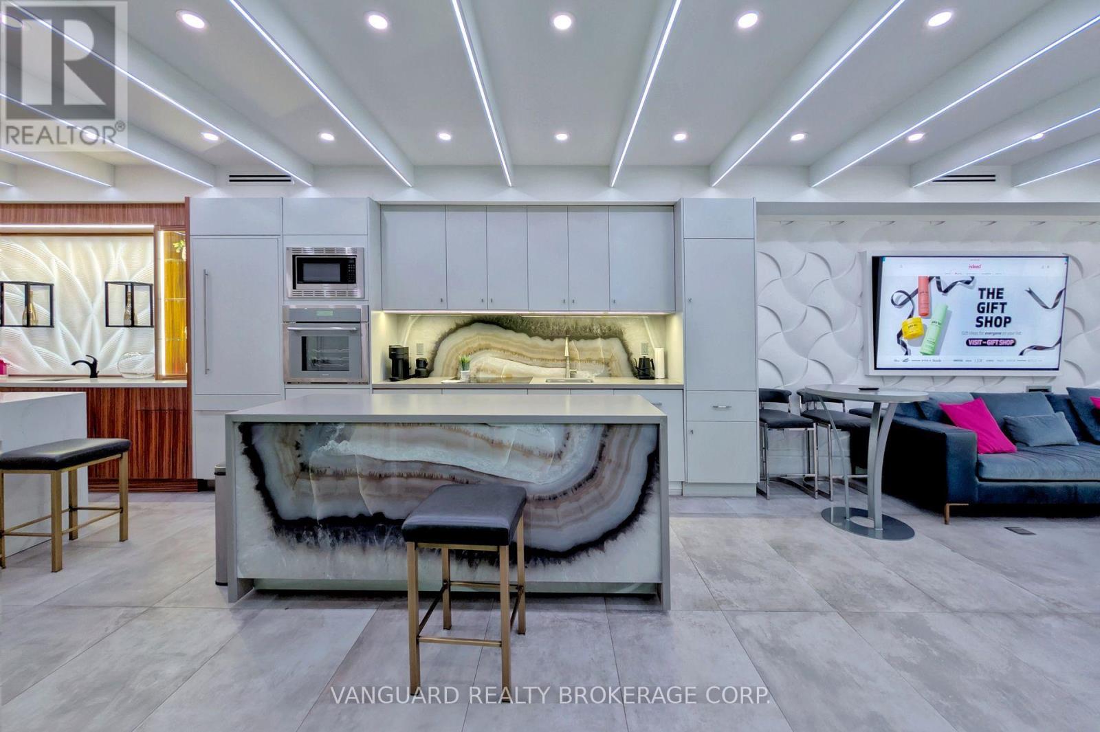 118 Avenue Road, Toronto, ON