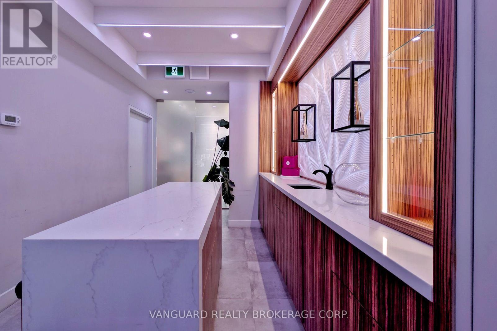 118 Avenue Road, Toronto, ON