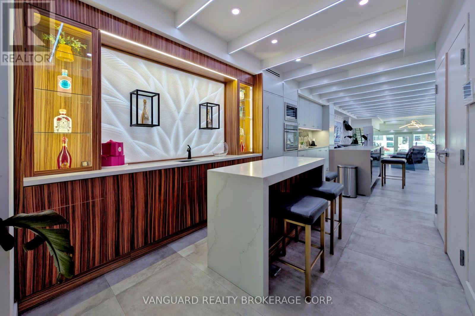 118 Avenue Road, Toronto, ON