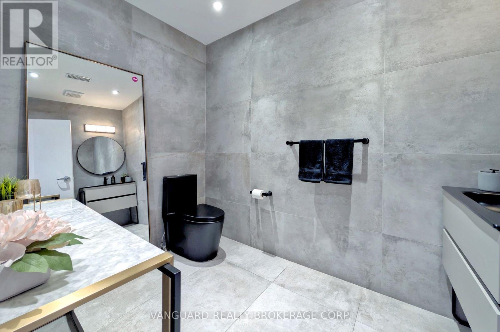 118 Avenue Road, Toronto, ON