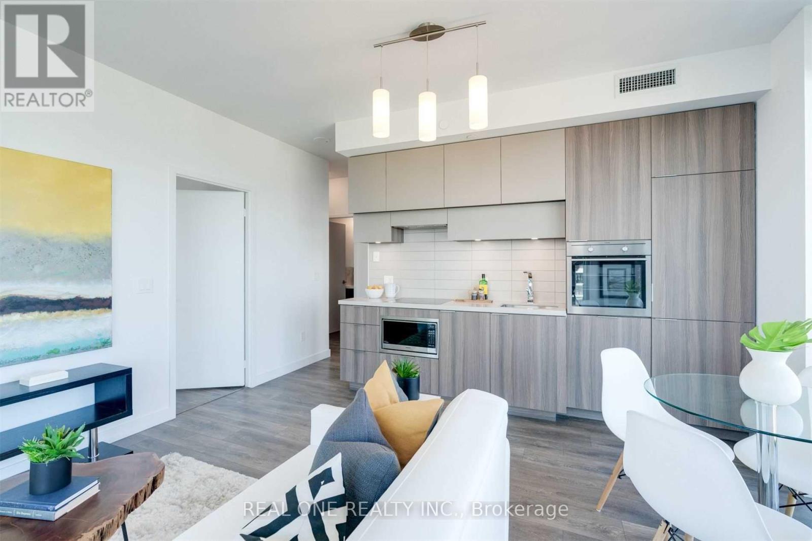 5011 - 8 Eglinton Avenue E, Toronto, ON - Indoor