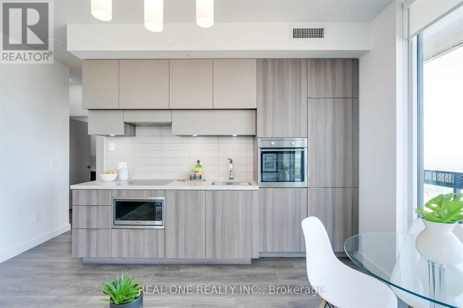 5011 - 8 Eglinton Avenue E, Toronto, ON - Indoor Photo Showing Kitchen With Upgraded Kitchen