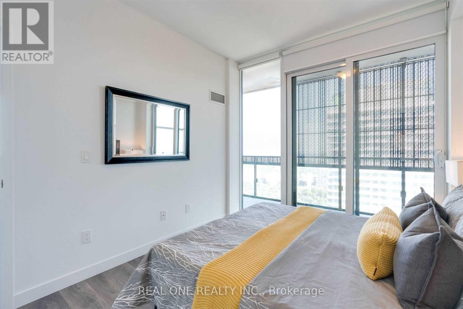 5011 - 8 Eglinton Avenue E, Toronto, ON - Indoor Photo Showing Bedroom
