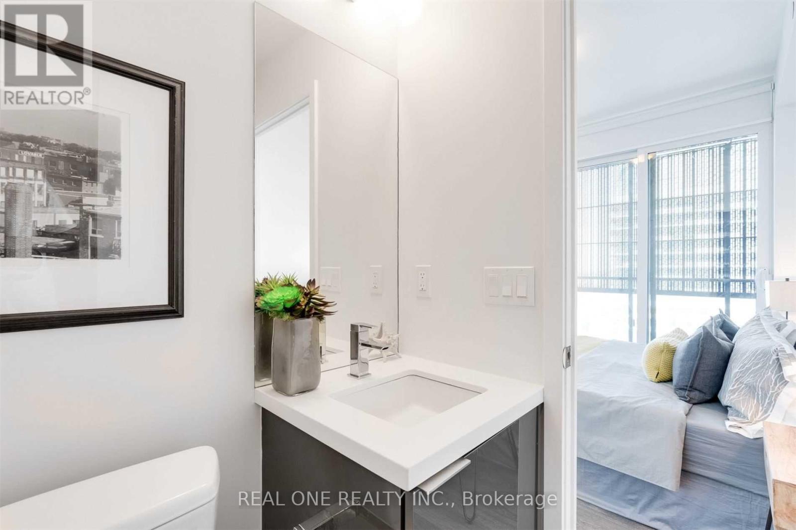 5011 - 8 Eglinton Avenue E, Toronto, ON - Indoor Photo Showing Bathroom