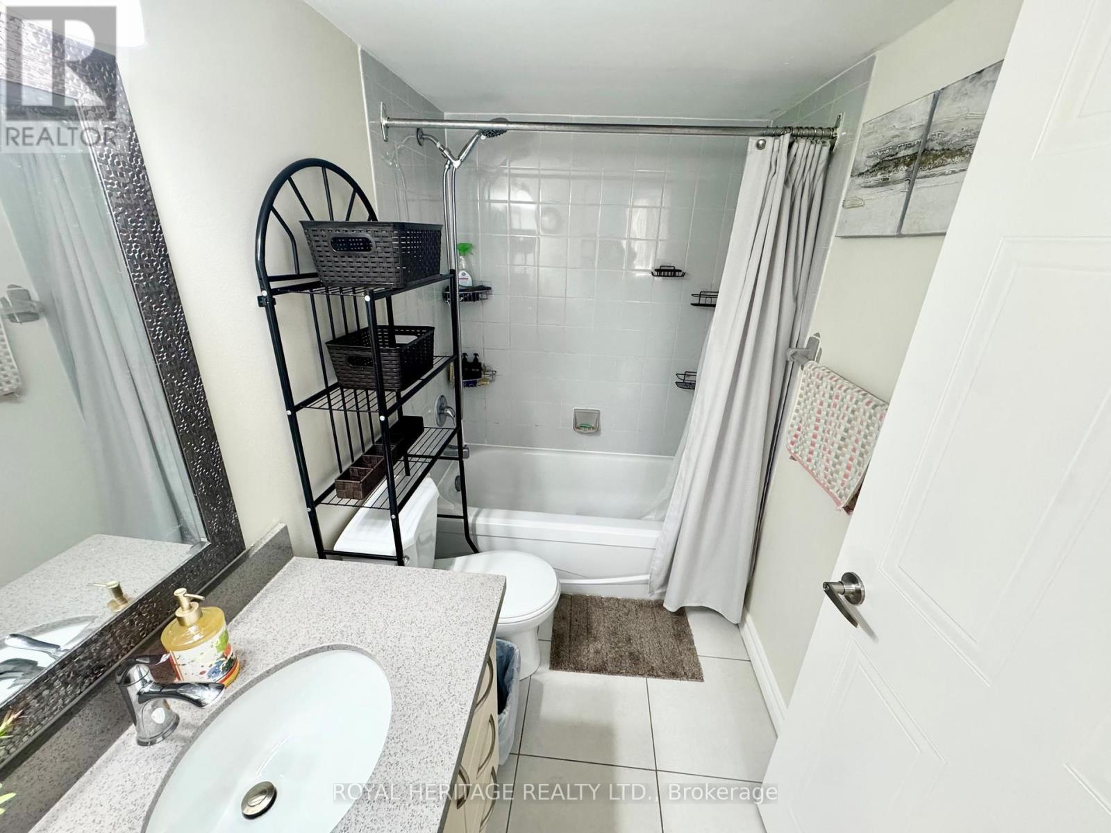 622 - 11753 Sheppard Avenue E, Toronto, ON - Indoor Photo Showing Bathroom