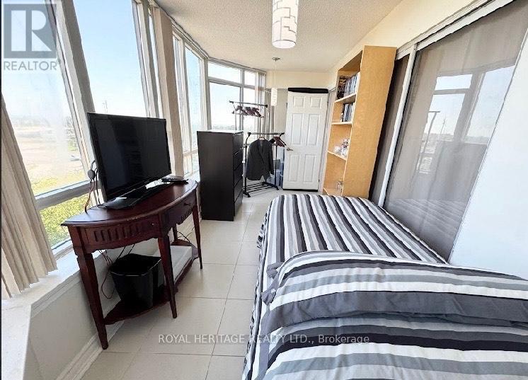 622 - 11753 Sheppard Avenue E, Toronto, ON - Indoor