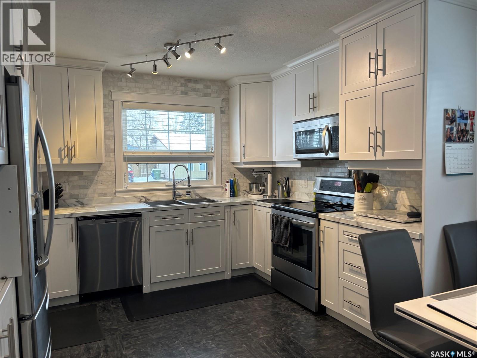1621 Blackwood Drive, Prince Albert, SK - Indoor Photo Showing Kitchen