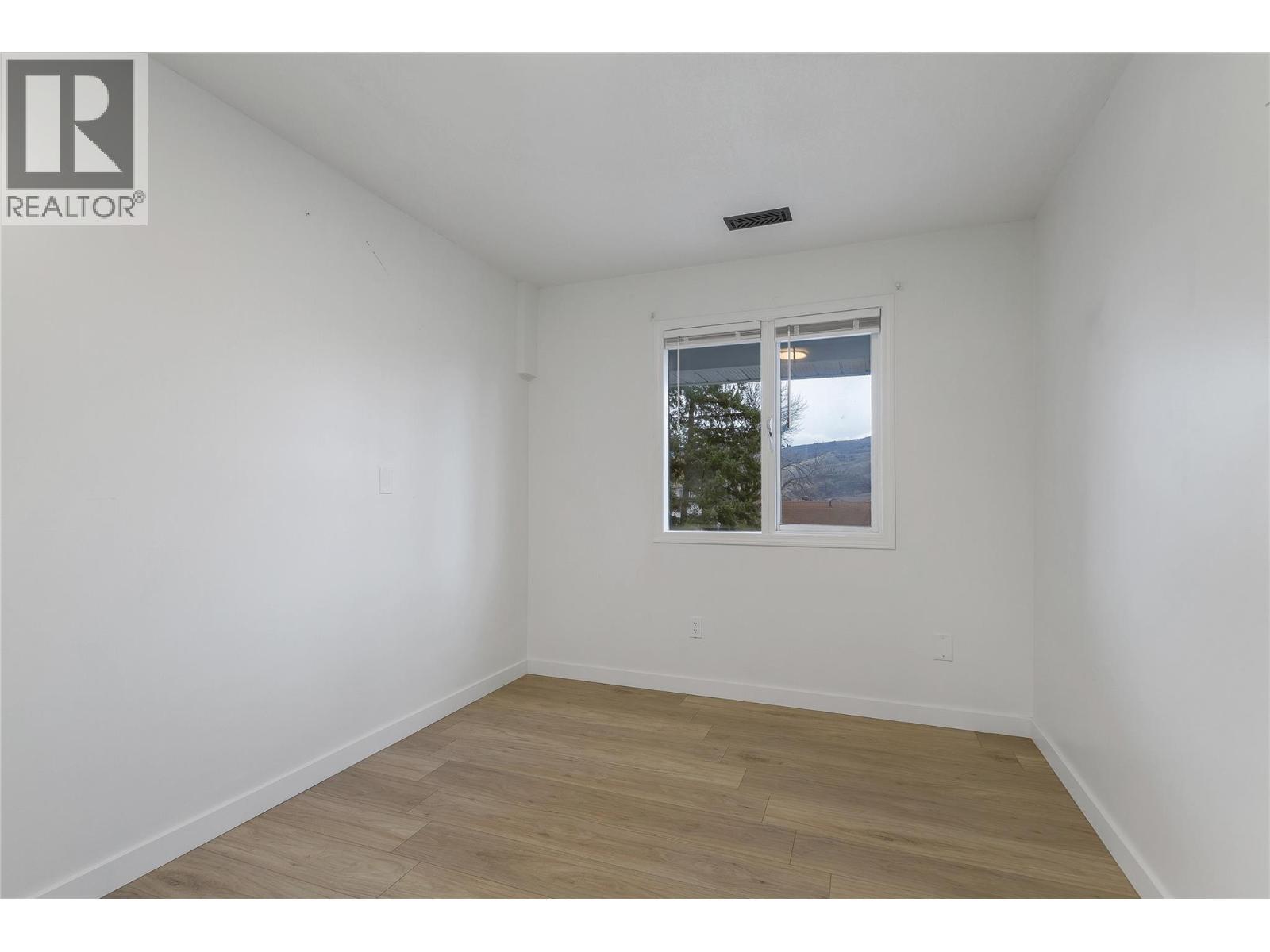 1527 40 Street, Vernon, BC - Indoor Photo Showing Other Room