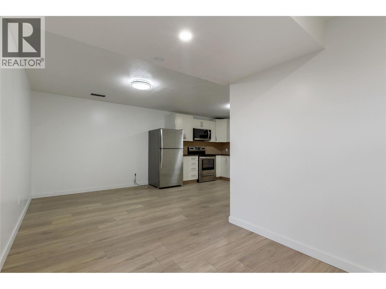 1527 40 Street, Vernon, BC - Indoor