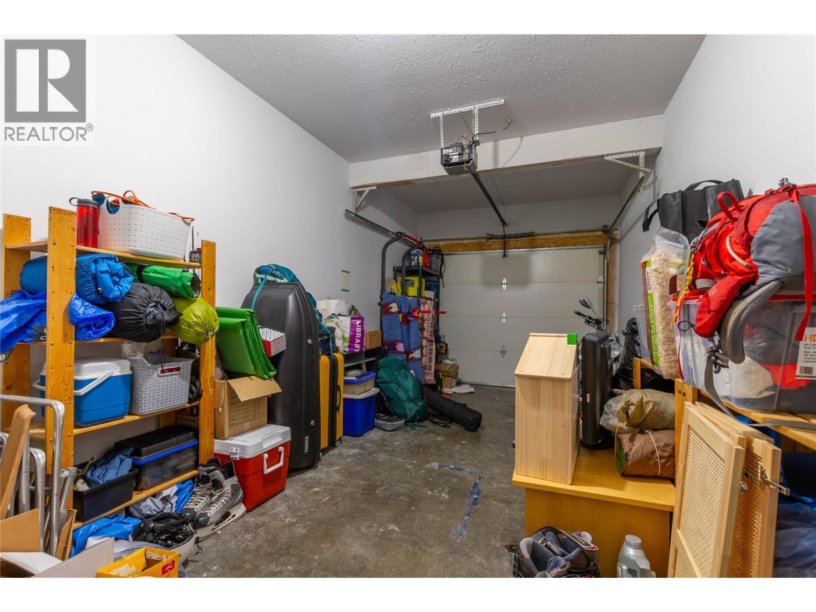 1527 40 Street, Vernon, BC - Indoor Photo Showing Garage