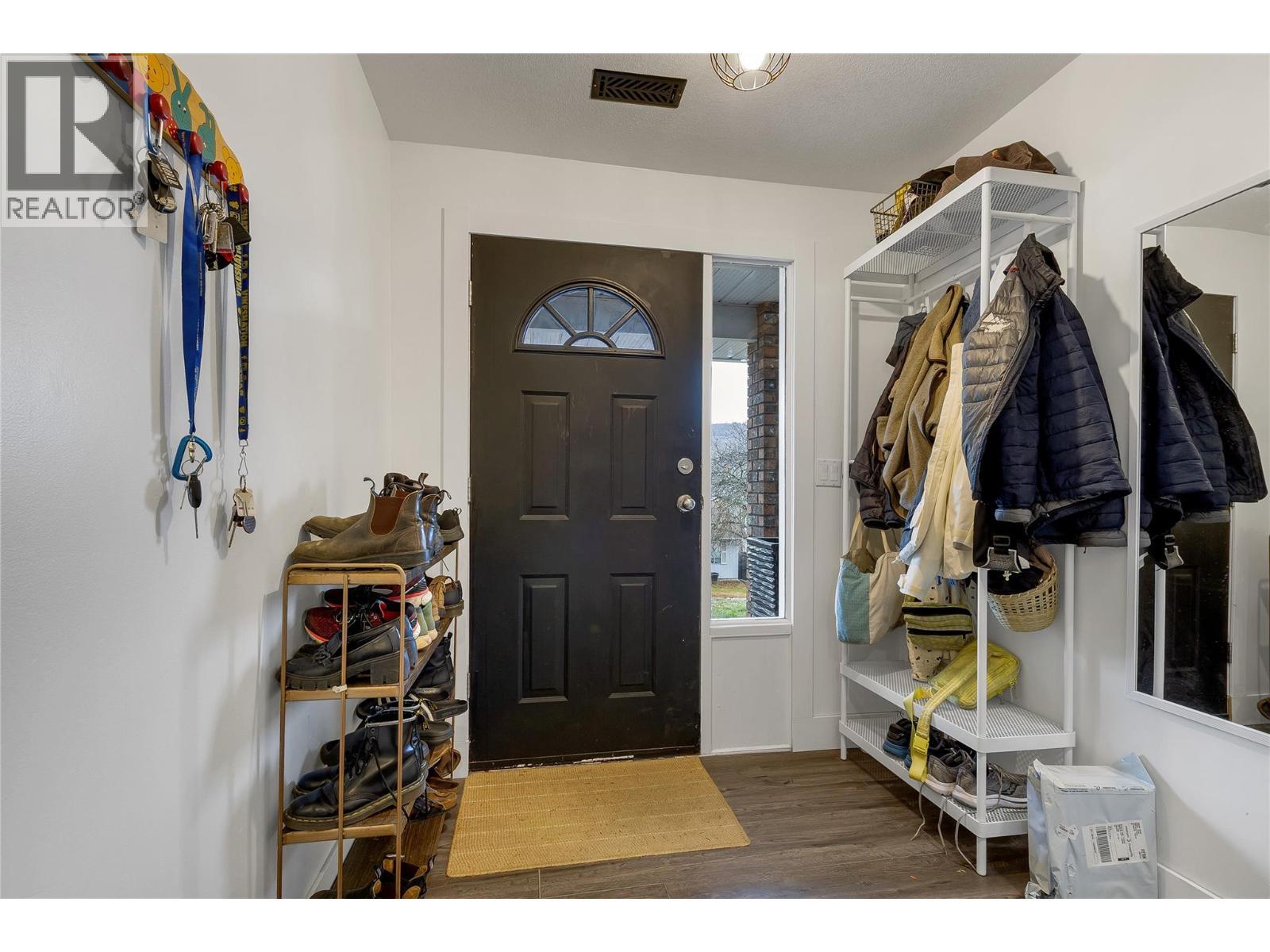 1527 40 Street, Vernon, BC - Indoor