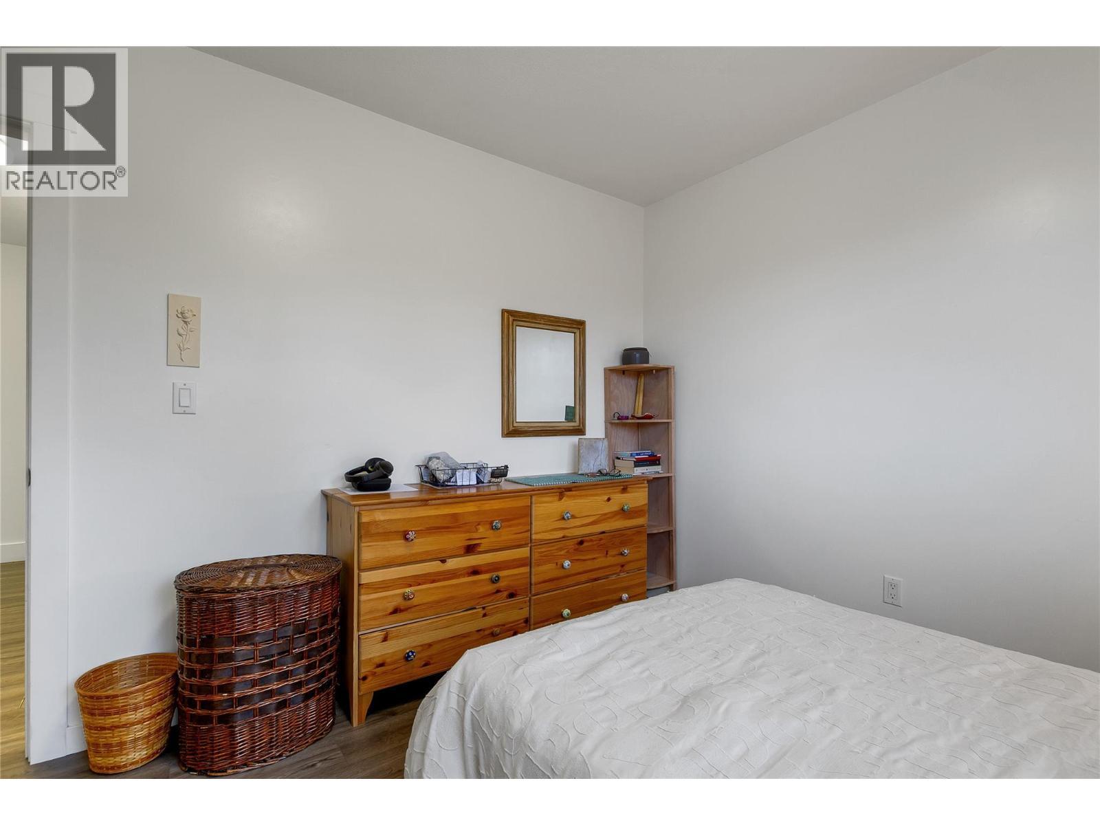 1527 40 Street, Vernon, BC - Indoor Photo Showing Bedroom