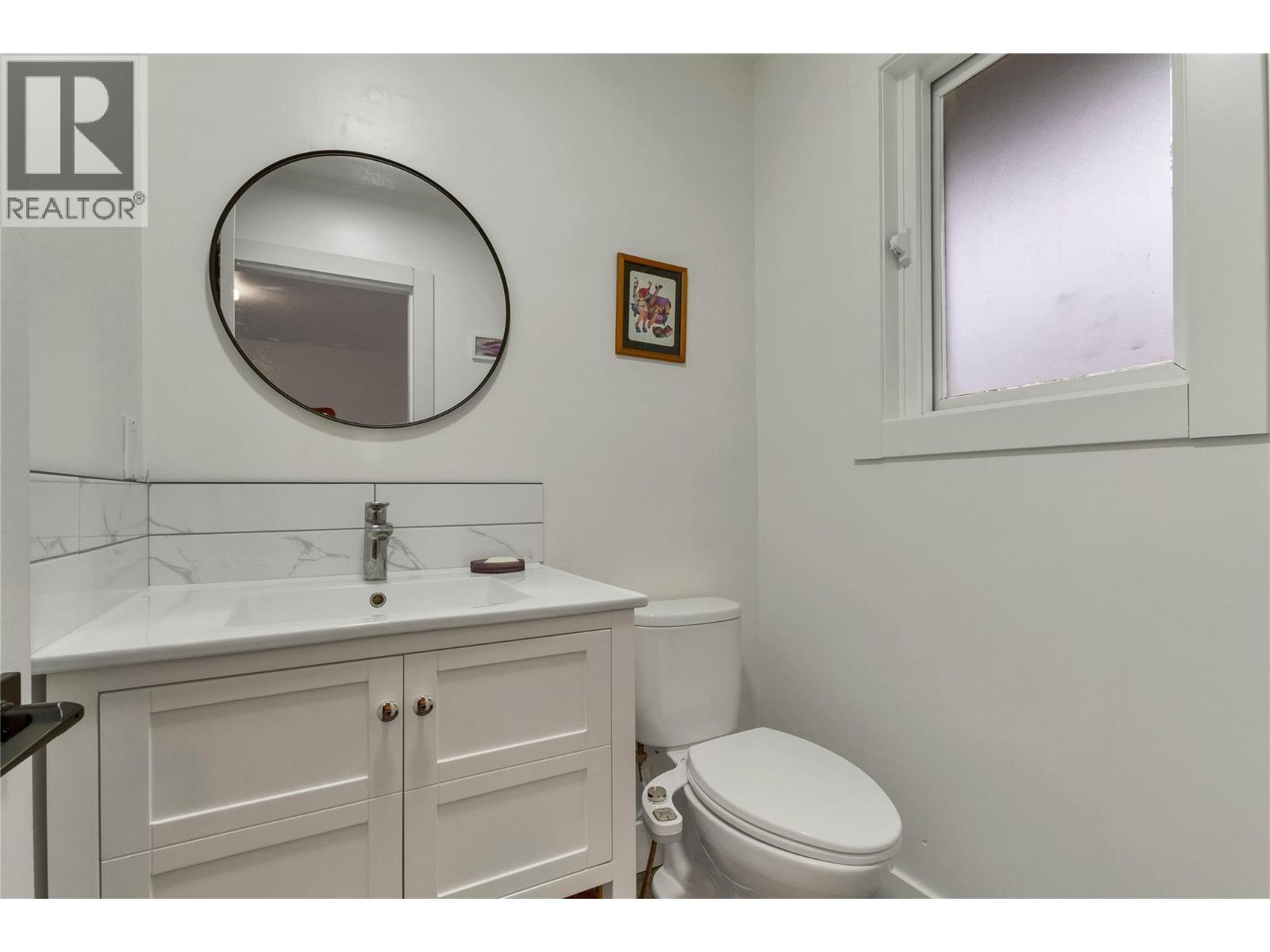 1527 40 Street, Vernon, BC - Indoor Photo Showing Bathroom