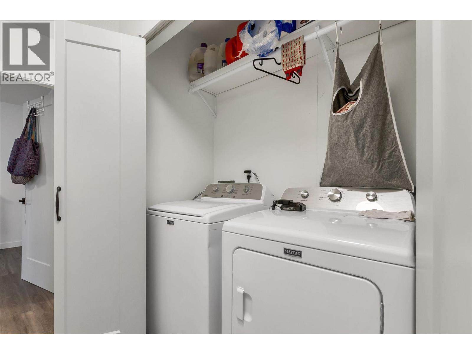 1527 40 Street, Vernon, BC - Indoor Photo Showing Laundry Room