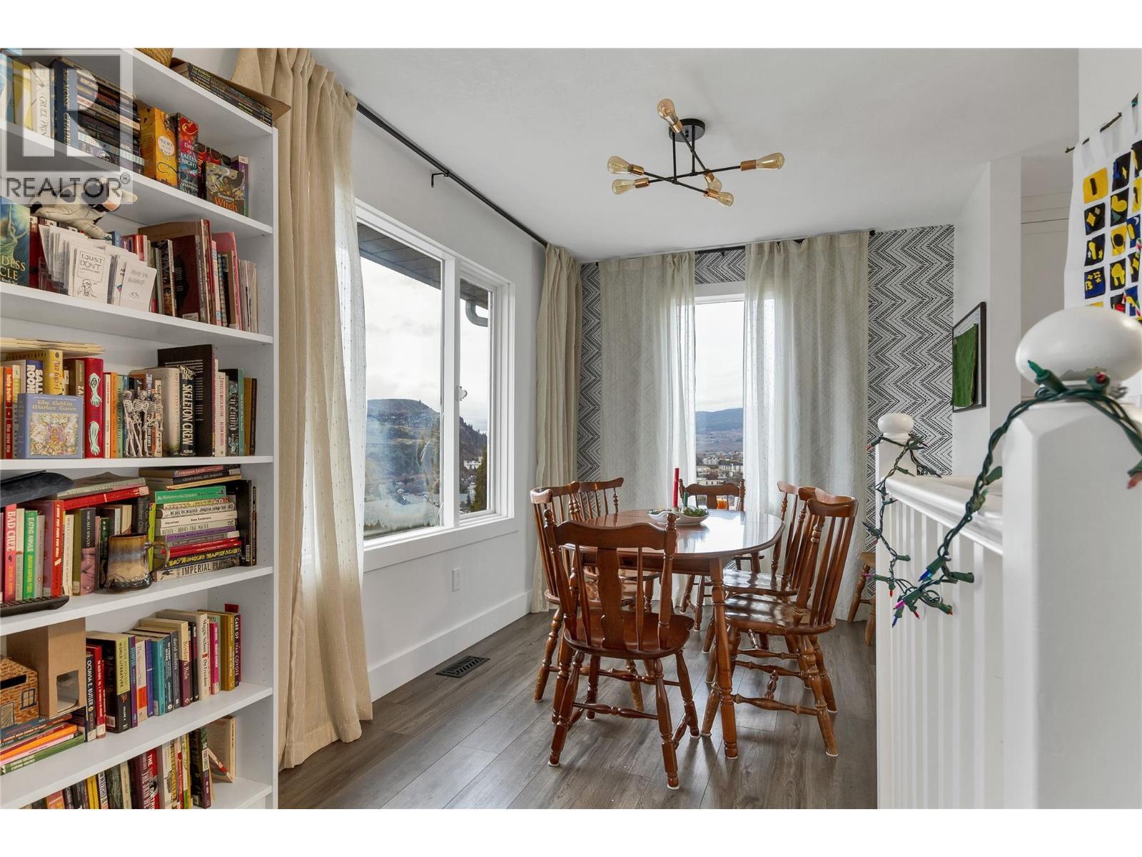 1527 40 Street, Vernon, BC - Indoor Photo Showing Dining Room
