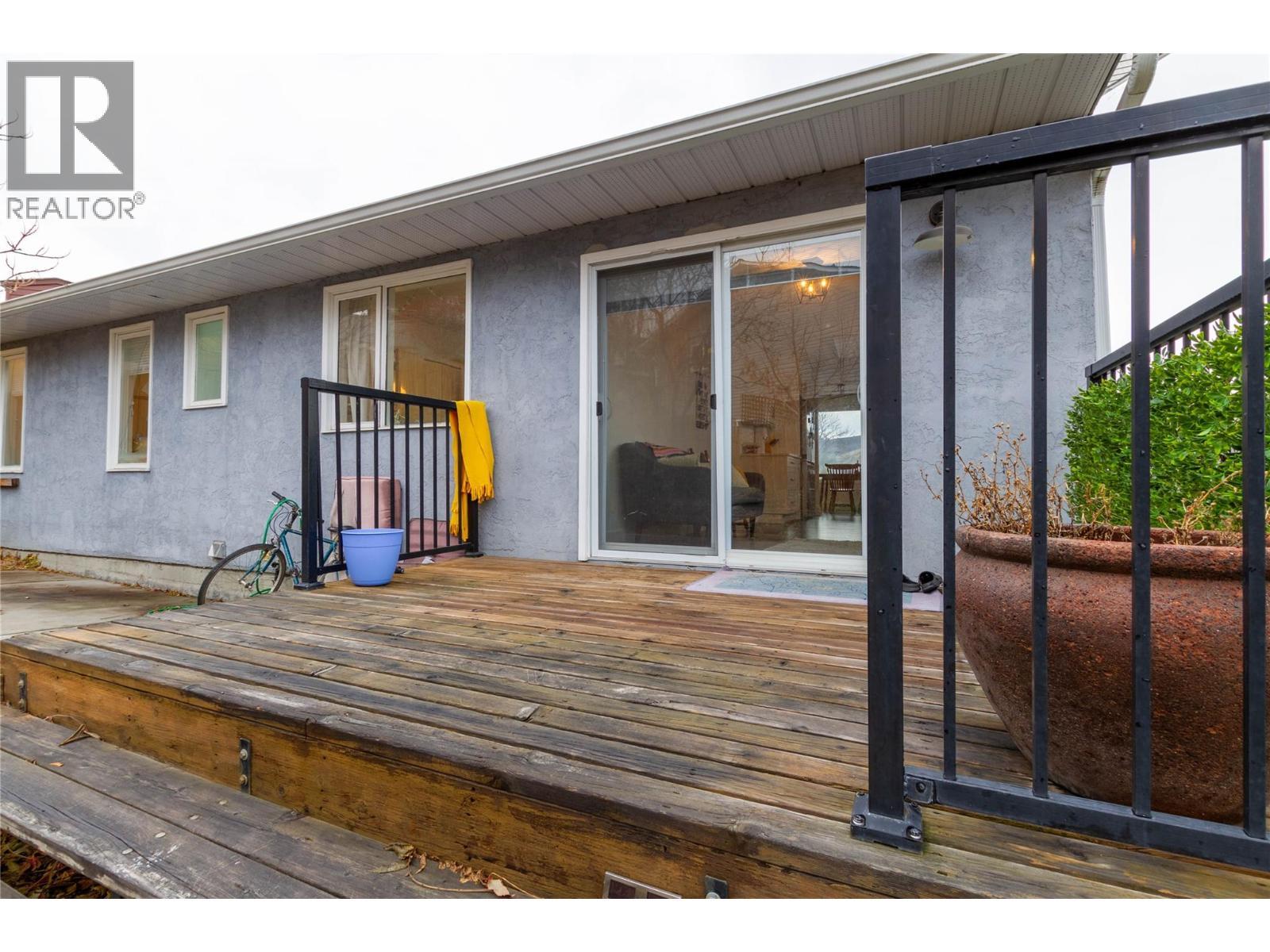 1527 40 Street, Vernon, BC - Outdoor With Exterior