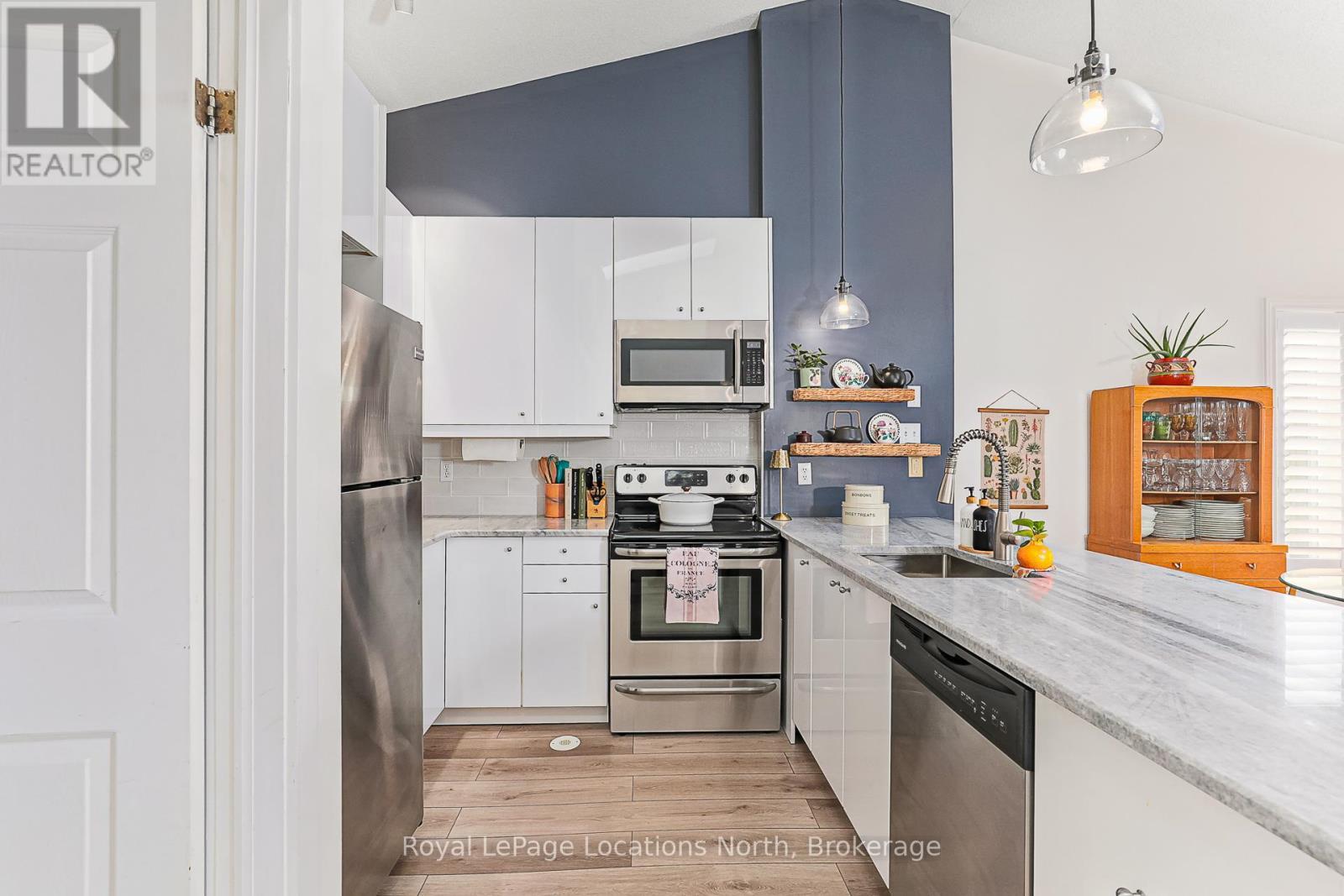 13 - 5 Harbour Street E, Collingwood, ON - Indoor Photo Showing Kitchen With Stainless Steel Kitchen