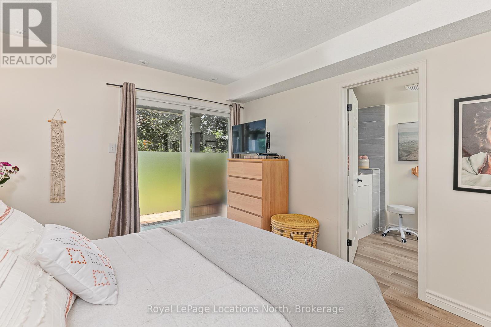 13 - 5 Harbour Street E, Collingwood, ON - Indoor Photo Showing Bedroom