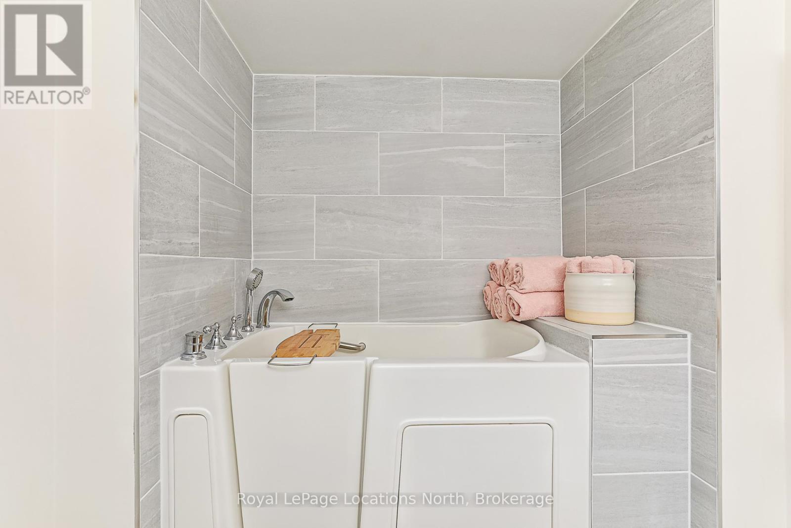 13 - 5 Harbour Street E, Collingwood, ON - Indoor Photo Showing Laundry Room