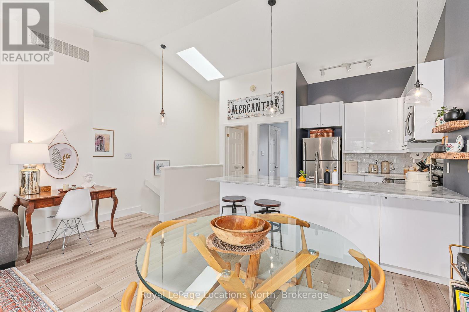 13 - 5 Harbour Street E, Collingwood, ON - Indoor