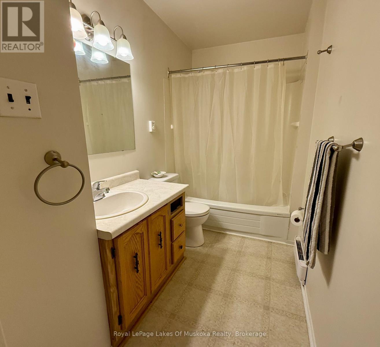 Main Bathroom in Residential Unit #2 - 185 Ontario Street, Burk'S Falls, ON