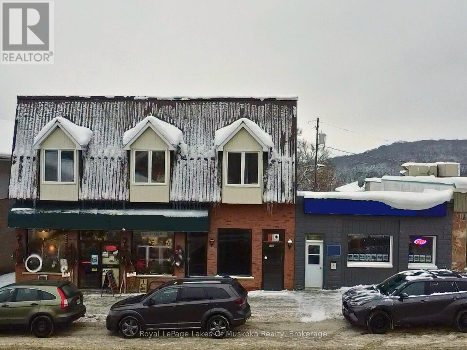 View of Exterior from Road Side - 185 Ontario Street, Burk'S Falls, ON